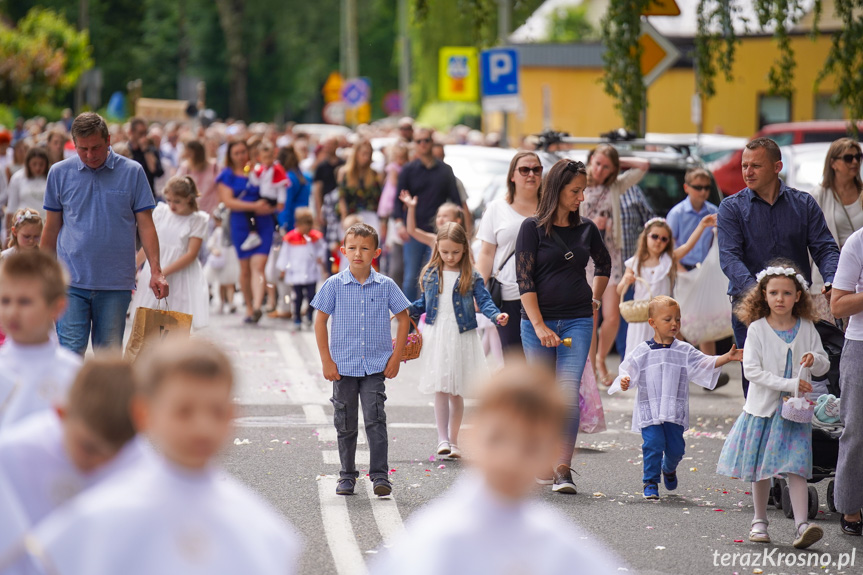 Procesja Bożego Ciała - Parafia Ducha Świętego w Krośnie