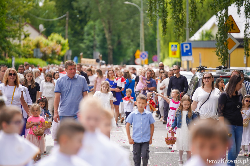 Procesja Bożego Ciała - Parafia Ducha Świętego w Krośnie