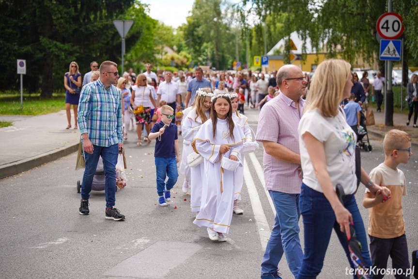 Procesja Bożego Ciała - Parafia Ducha Świętego w Krośnie