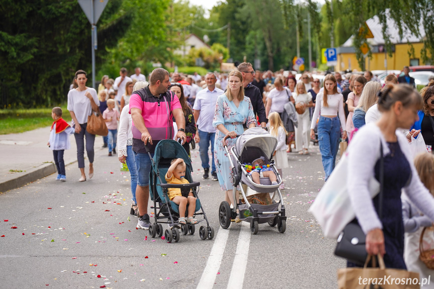 Procesja Bożego Ciała - Parafia Ducha Świętego w Krośnie