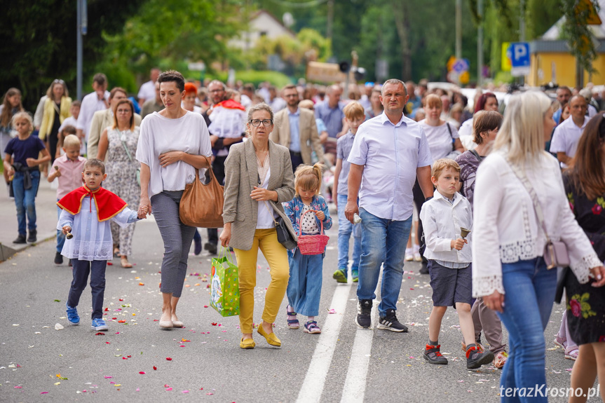 Procesja Bożego Ciała - Parafia Ducha Świętego w Krośnie