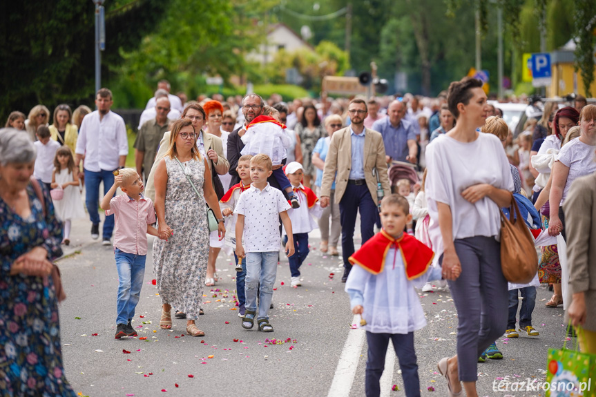 Procesja Bożego Ciała - Parafia Ducha Świętego w Krośnie