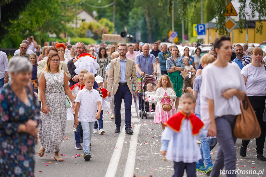 Procesja Bożego Ciała - Parafia Ducha Świętego w Krośnie