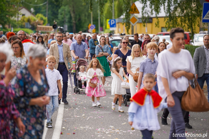 Procesja Bożego Ciała - Parafia Ducha Świętego w Krośnie