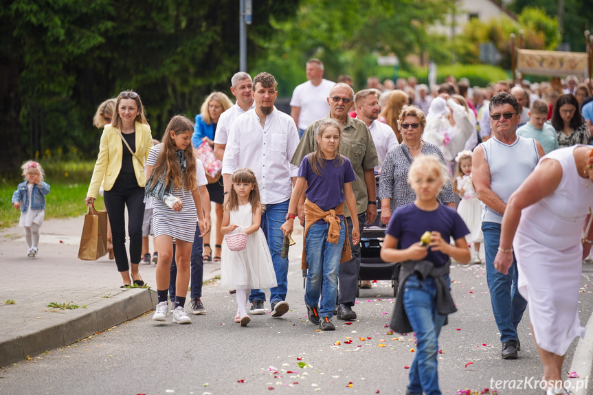 Procesja Bożego Ciała - Parafia Ducha Świętego w Krośnie