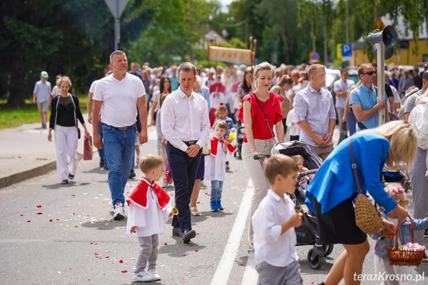 Procesja Bożego Ciała - Parafia Ducha Świętego w Krośnie