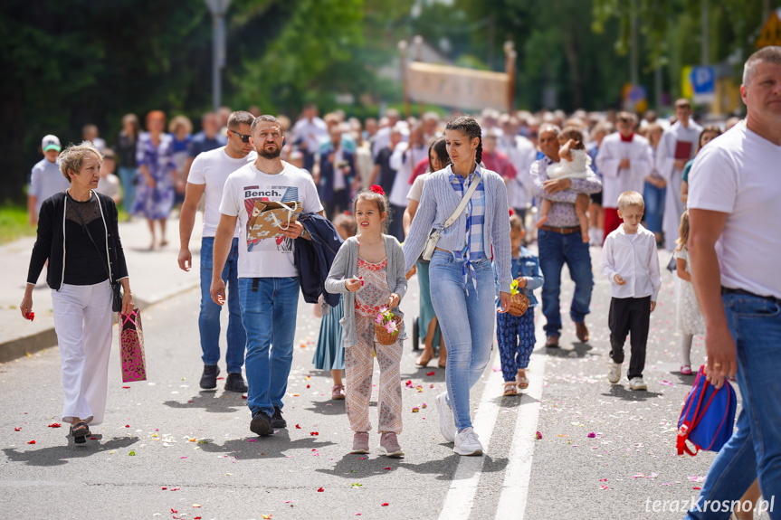 Procesja Bożego Ciała - Parafia Ducha Świętego w Krośnie