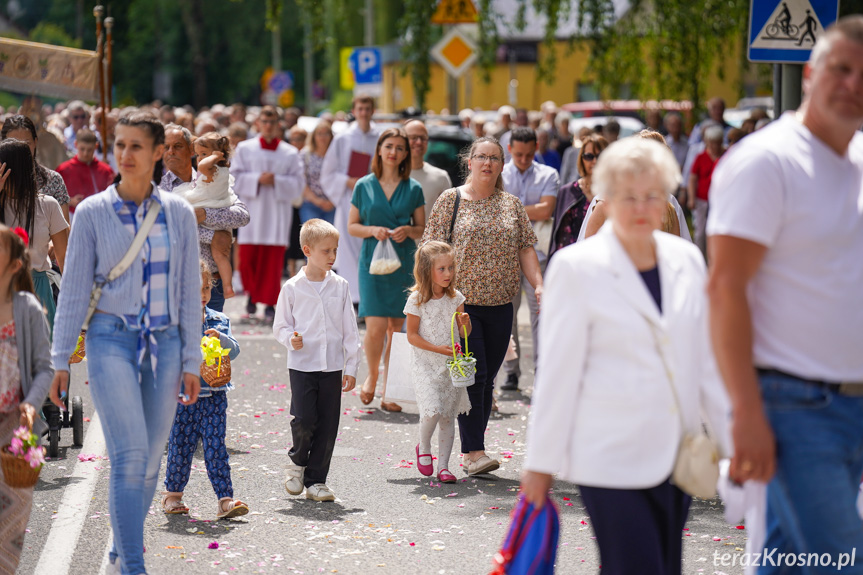 Procesja Bożego Ciała - Parafia Ducha Świętego w Krośnie