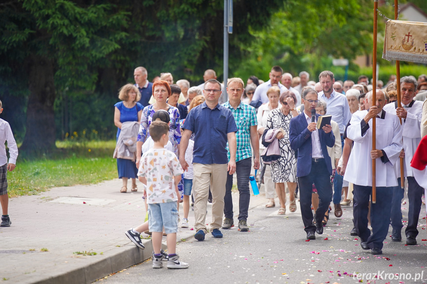 Procesja Bożego Ciała - Parafia Ducha Świętego w Krośnie