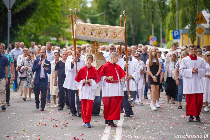 Procesja Bożego Ciała - Parafia Ducha Świętego w Krośnie