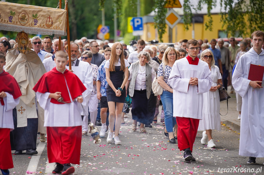 Procesja Bożego Ciała - Parafia Ducha Świętego w Krośnie