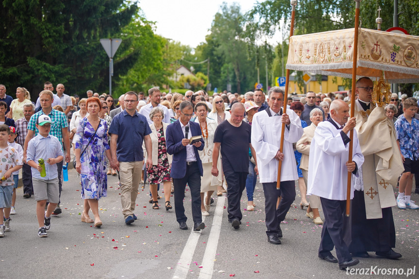 Procesja Bożego Ciała - Parafia Ducha Świętego w Krośnie