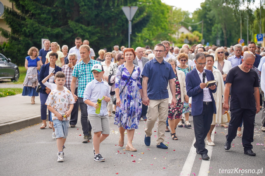 Procesja Bożego Ciała - Parafia Ducha Świętego w Krośnie