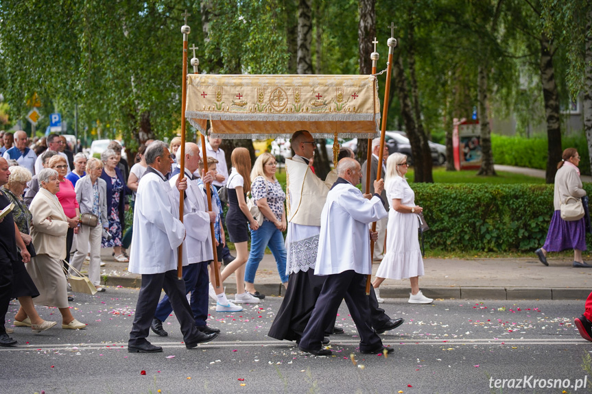 Procesja Bożego Ciała - Parafia Ducha Świętego w Krośnie