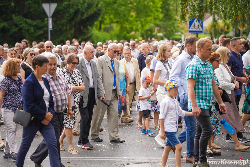 Procesja Bożego Ciała - Parafia Ducha Świętego w Krośnie