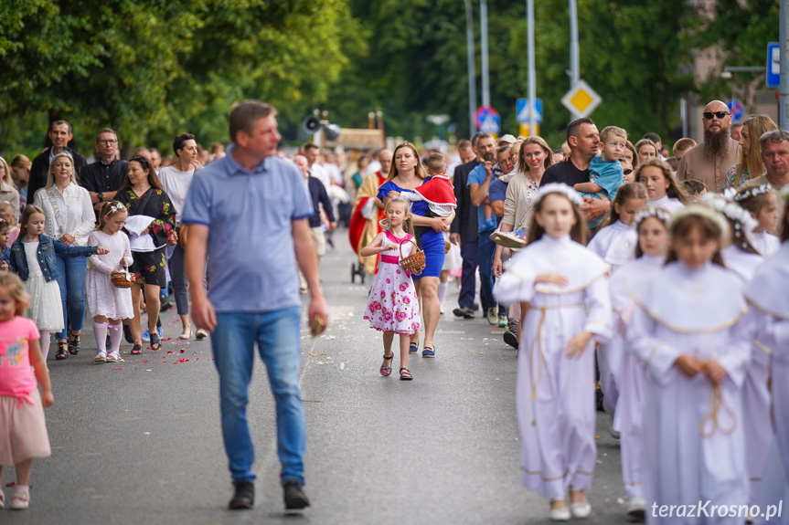 Procesja Bożego Ciała - Parafia Ducha Świętego w Krośnie