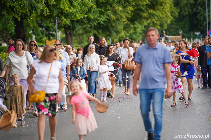 Procesja Bożego Ciała - Parafia Ducha Świętego w Krośnie