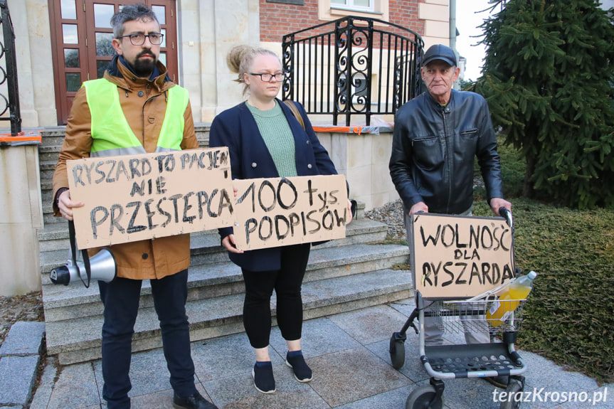 Protest pod sądem w Krośnie