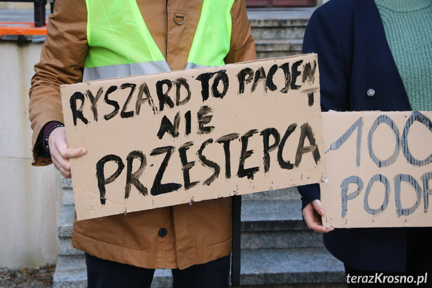 Protest pod sądem w Krośnie