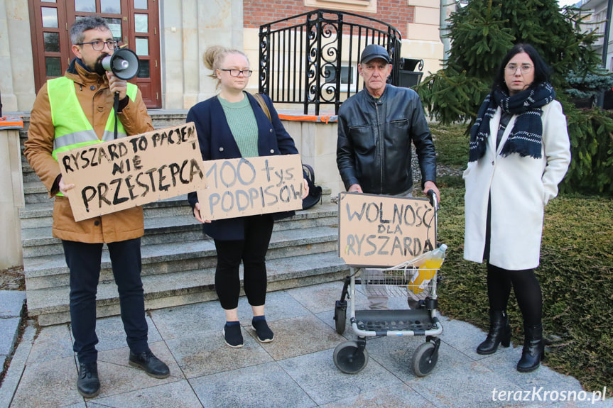 Protest pod sądem w Krośnie