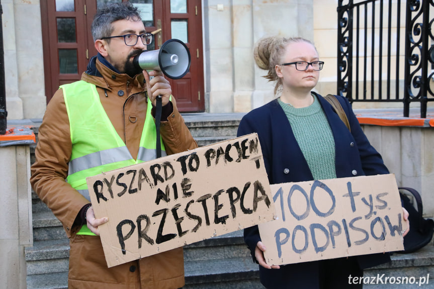 Protest pod sądem w Krośnie