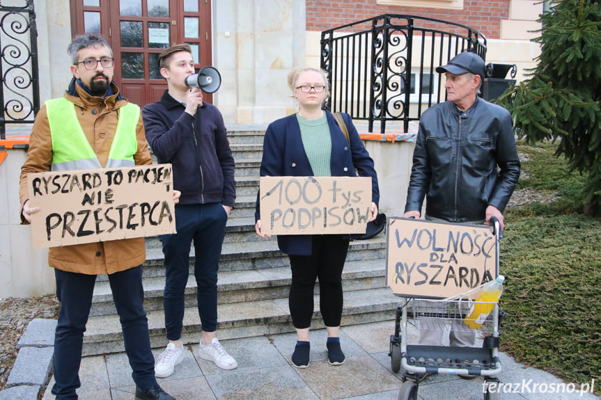 Protest pod sądem w Krośnie