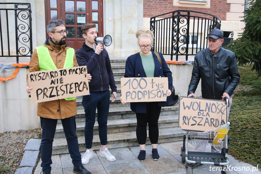 Protest pod sądem w Krośnie