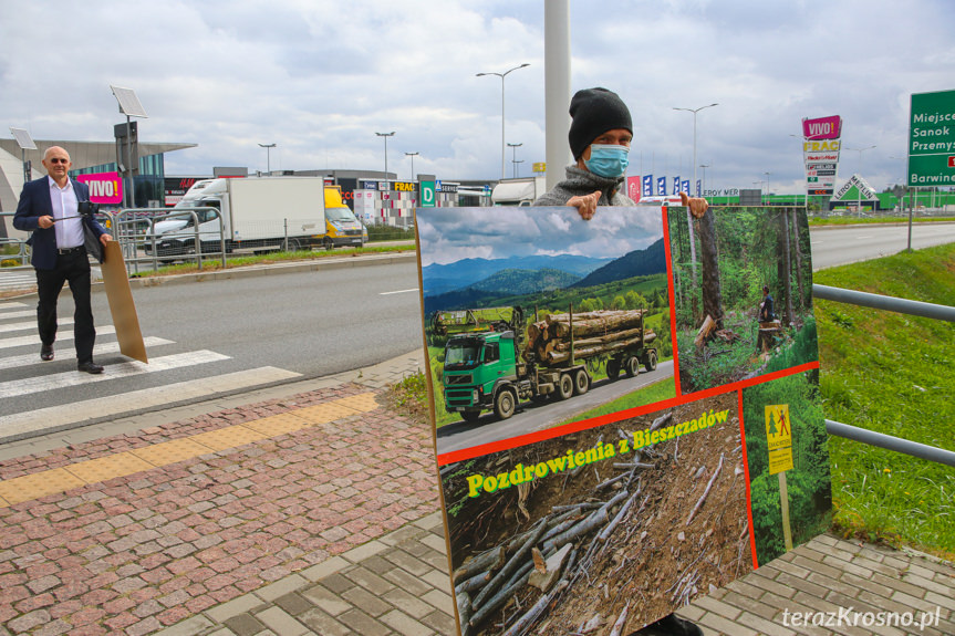 Protest pod siedzibą RDLP w Krośnie