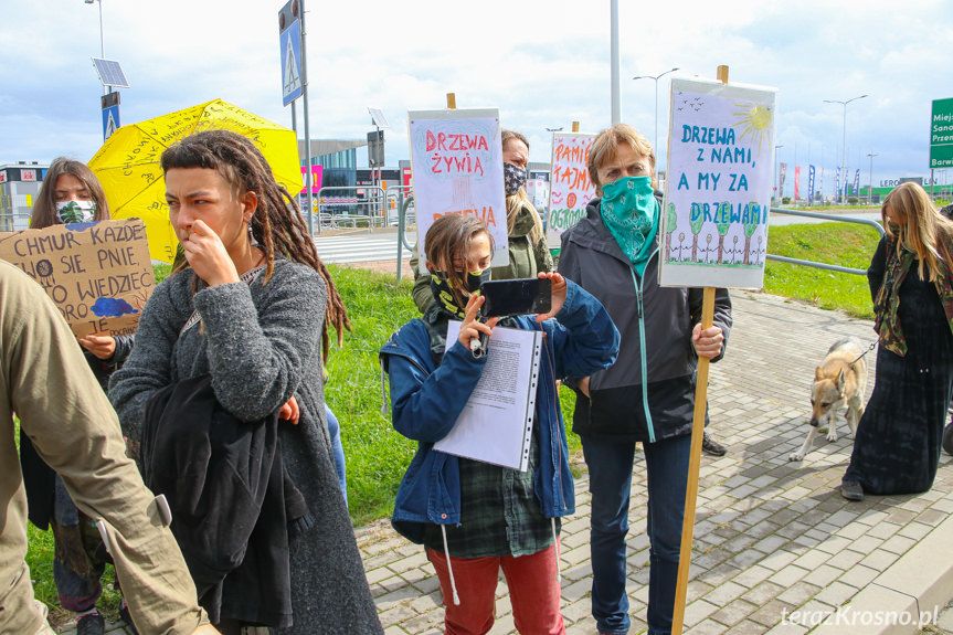 Protest pod siedzibą RDLP w Krośnie