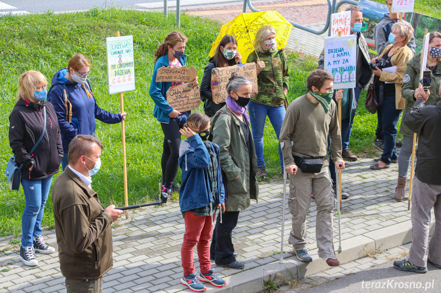 Protest pod siedzibą RDLP w Krośnie