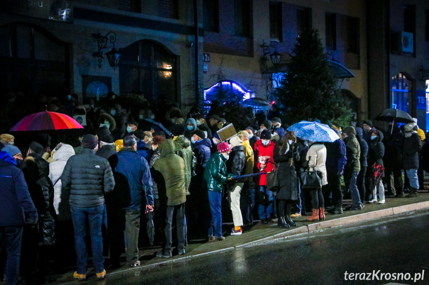 Protest przed biurem Piotra Babinetza w Krośnie