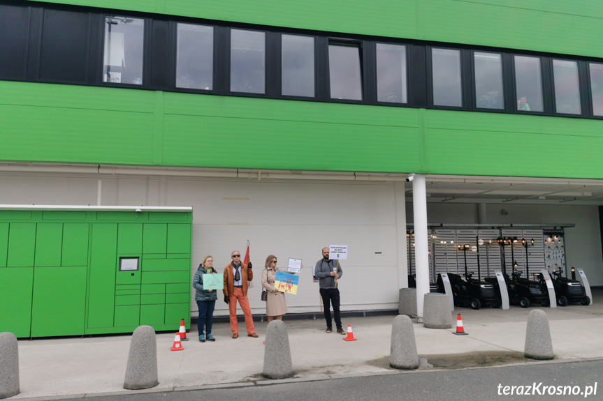 Protest przed Leroy Merlin w Krośnie