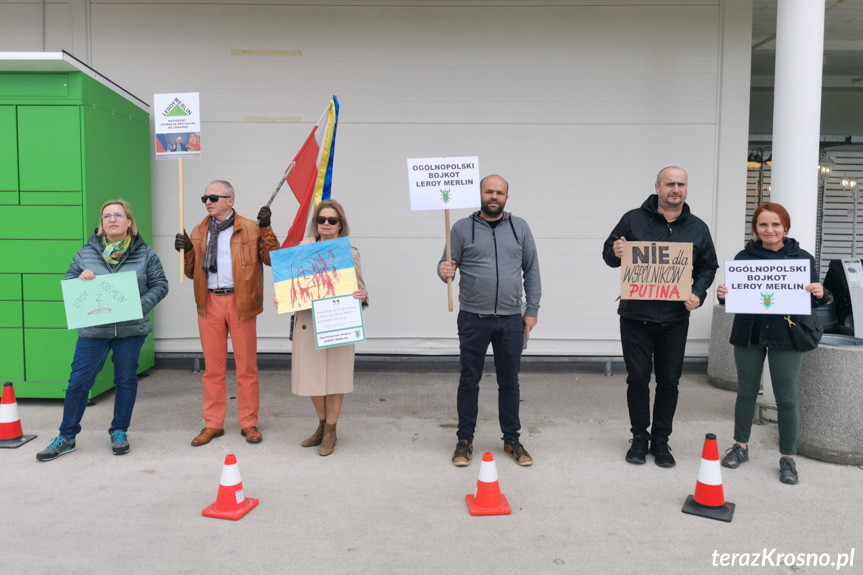 Protest przed Leroy Merlin w Krośnie