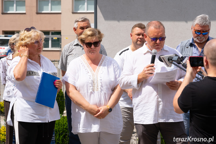 Protest przed pogotowiem w Krośnie