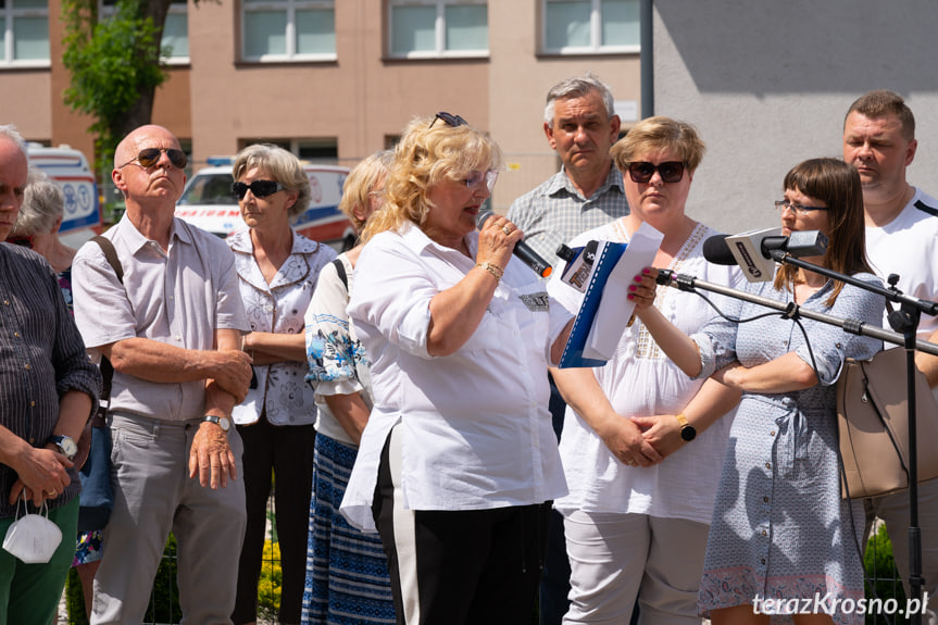 Protest przed pogotowiem w Krośnie