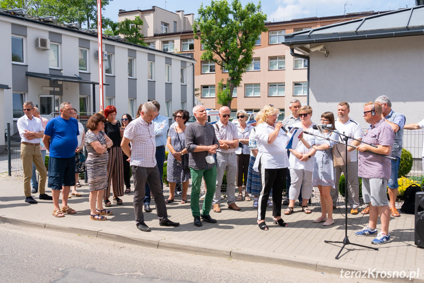 Protest przed pogotowiem w Krośnie