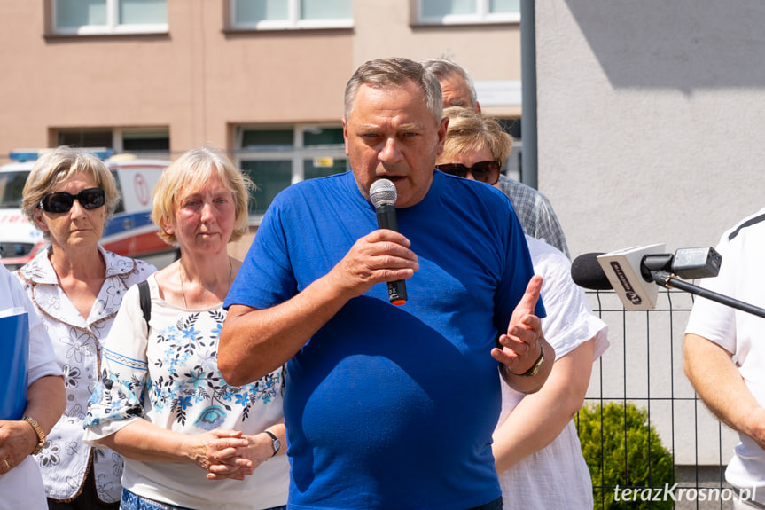 Protest przed pogotowiem w Krośnie