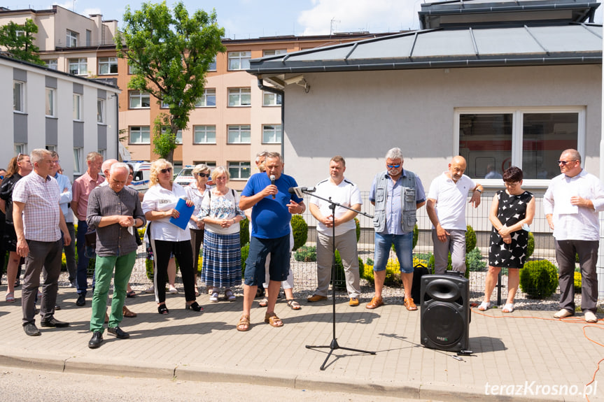 Protest przed pogotowiem w Krośnie