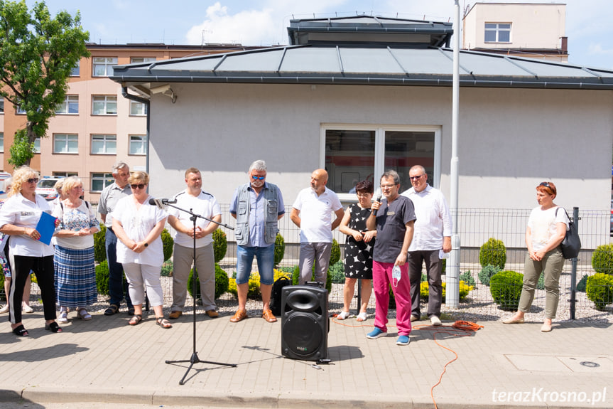 Protest przed pogotowiem w Krośnie