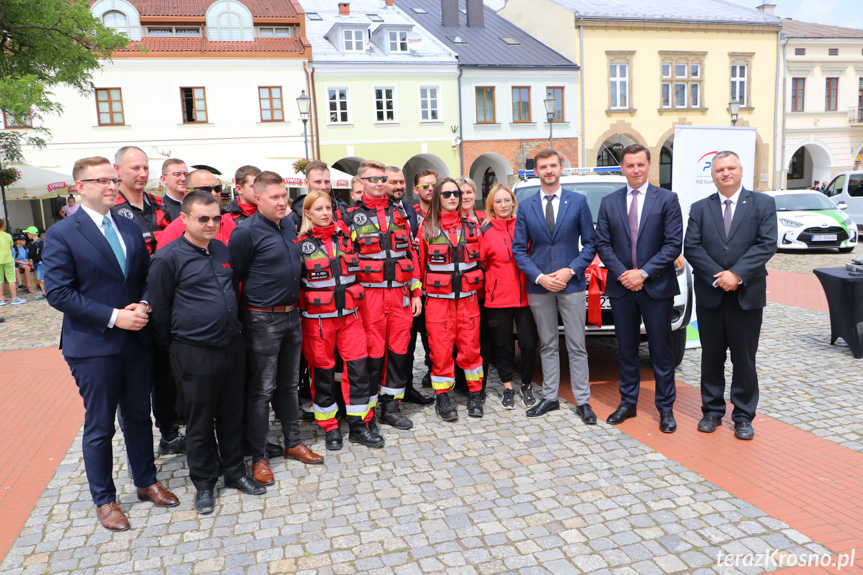 Przekazanie samochodu dla Legionu Gerarda