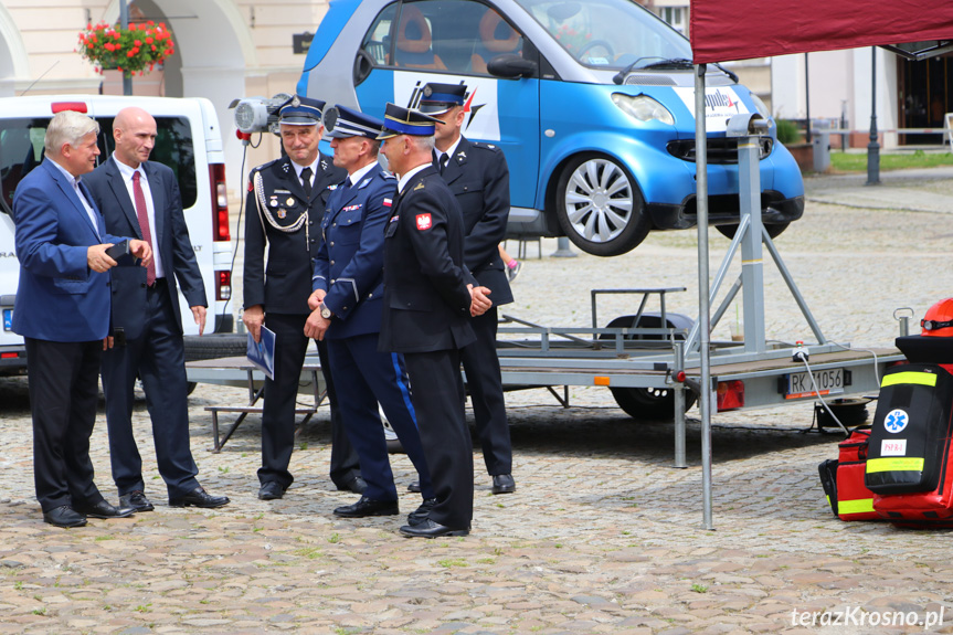 Przekazanie samochodu dla Legionu Gerarda