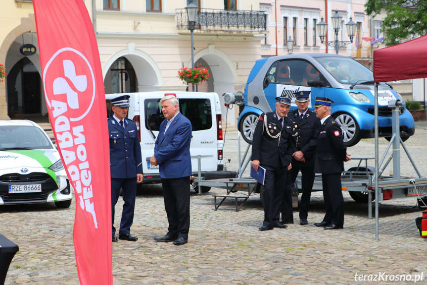 Przekazanie samochodu dla Legionu Gerarda