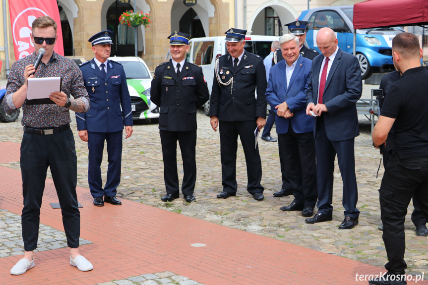 Przekazanie samochodu dla Legionu Gerarda