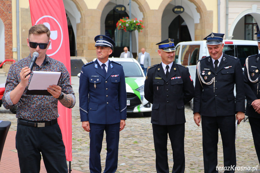 Przekazanie samochodu dla Legionu Gerarda