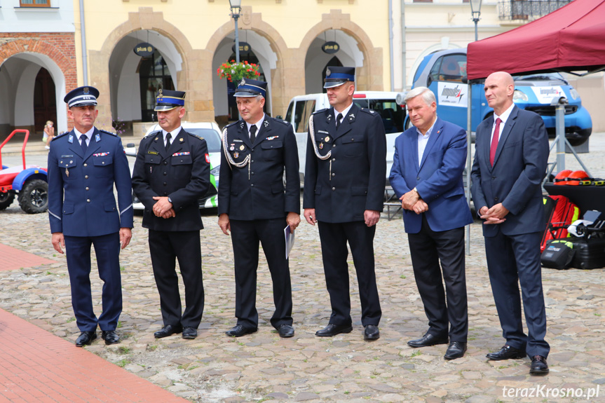 Przekazanie samochodu dla Legionu Gerarda