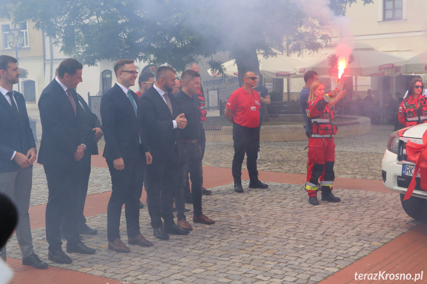 Przekazanie samochodu dla Legionu Gerarda