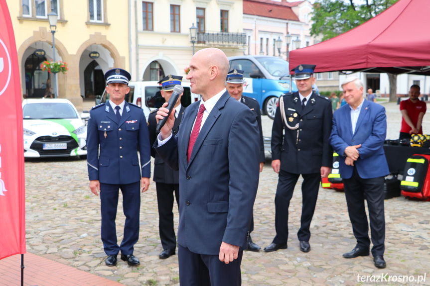 Przekazanie samochodu dla Legionu Gerarda