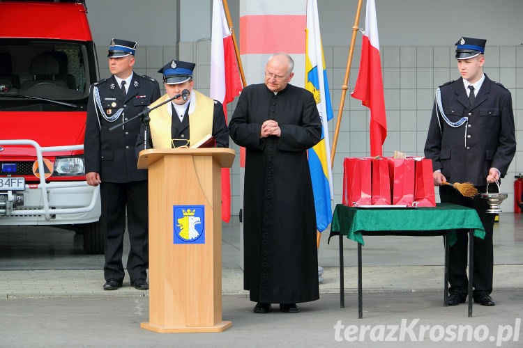 Przekazanie samochodu dla OSP Pustyny