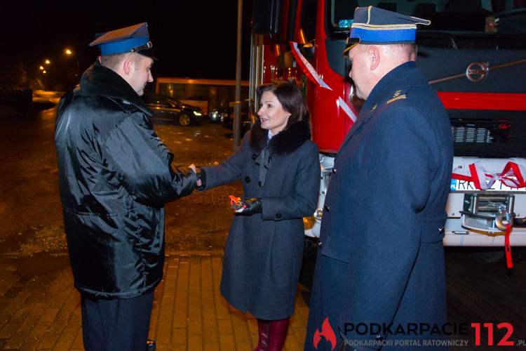 Przekazanie samochodu dla OSP Żarnowiec