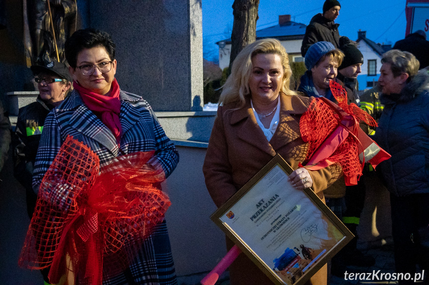 Przekazanie samochodu OSP Głowienka